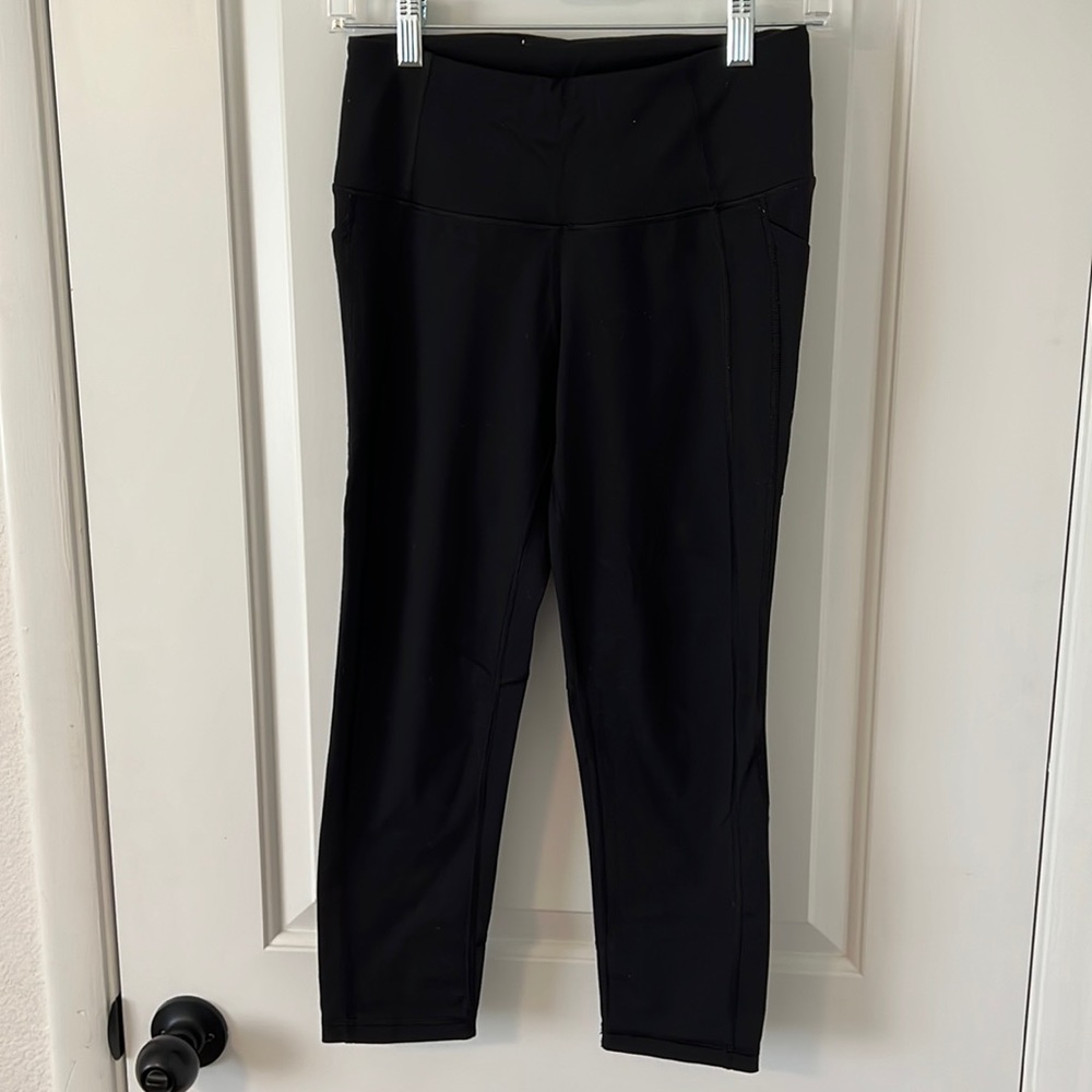 Knockout VICTORIA SPORT 7/8 Solid Black Pocket legging by Victoria’s Secret S